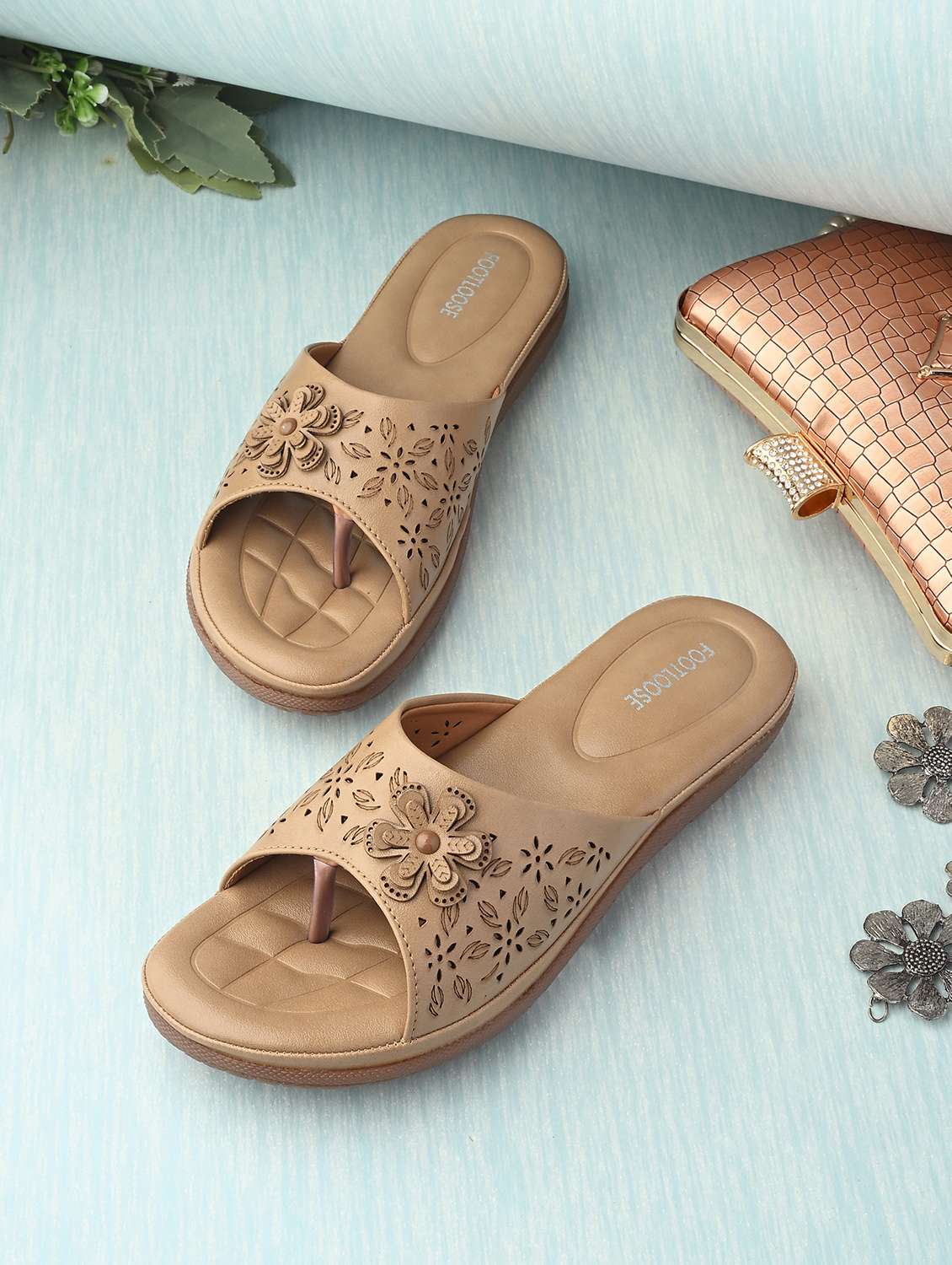 women cutwork detailed toe separator flats