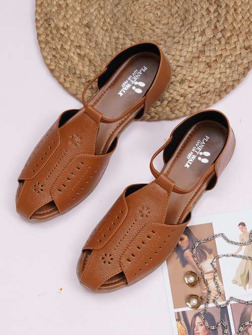 women tan closed back sandal