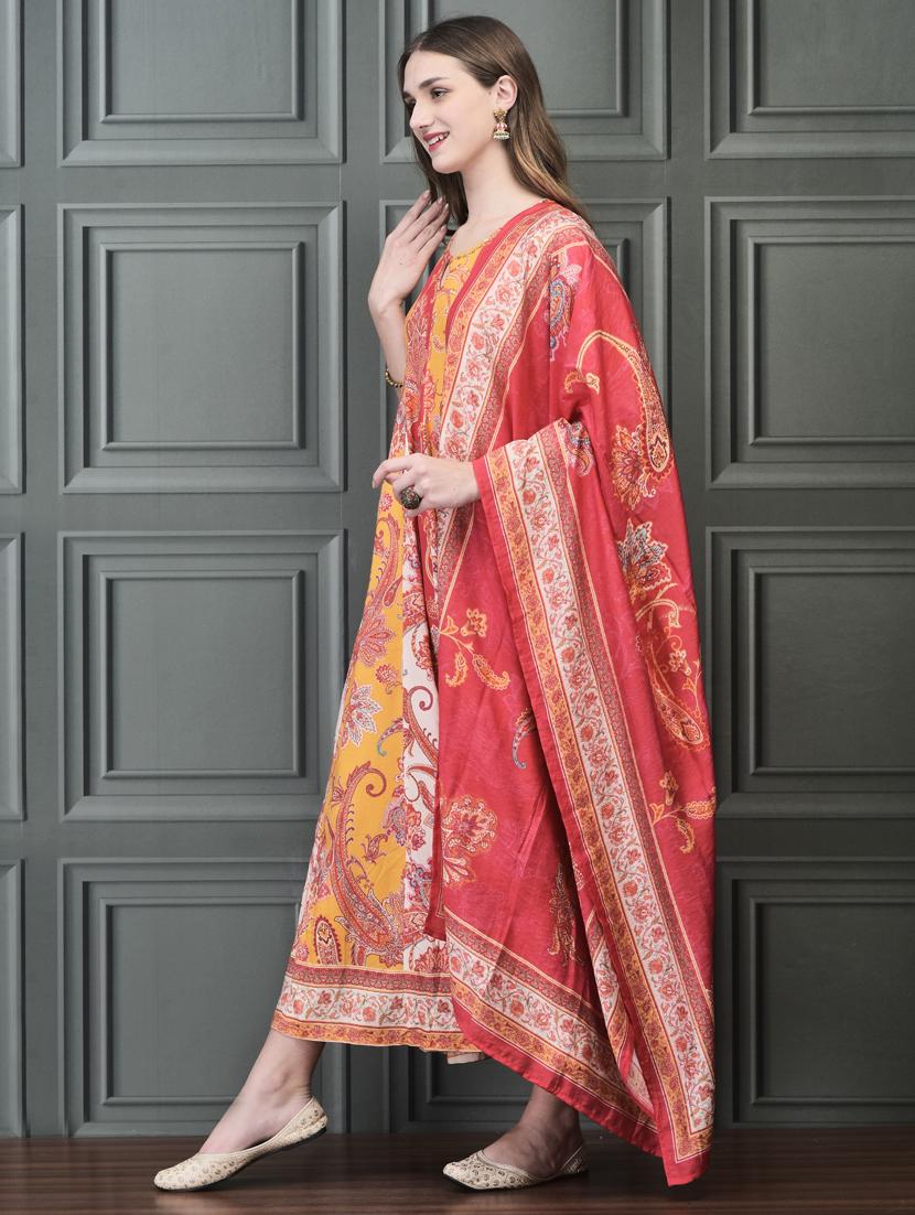 women three quarter sleeve kurta dupatta set - 21785495 - Standard Image - 3