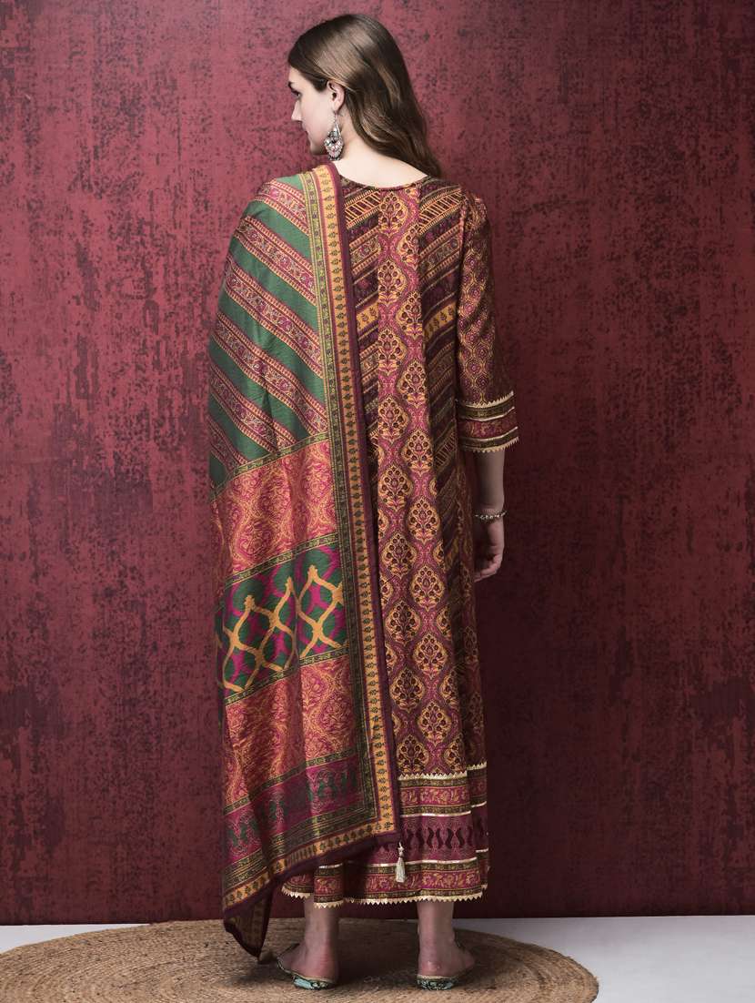 women three quarter sleeve kurta dupatta set - 21785496 - Standard Image - 3