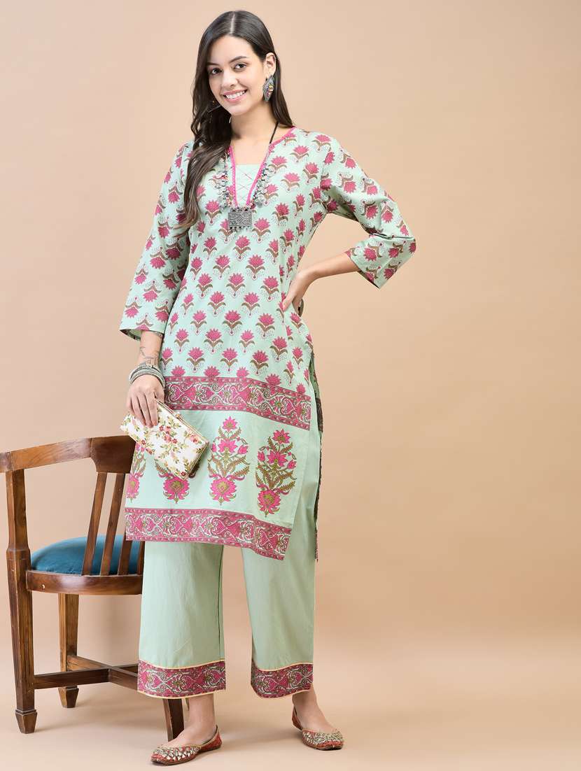 women printed three quarter sleeve kurta pant set