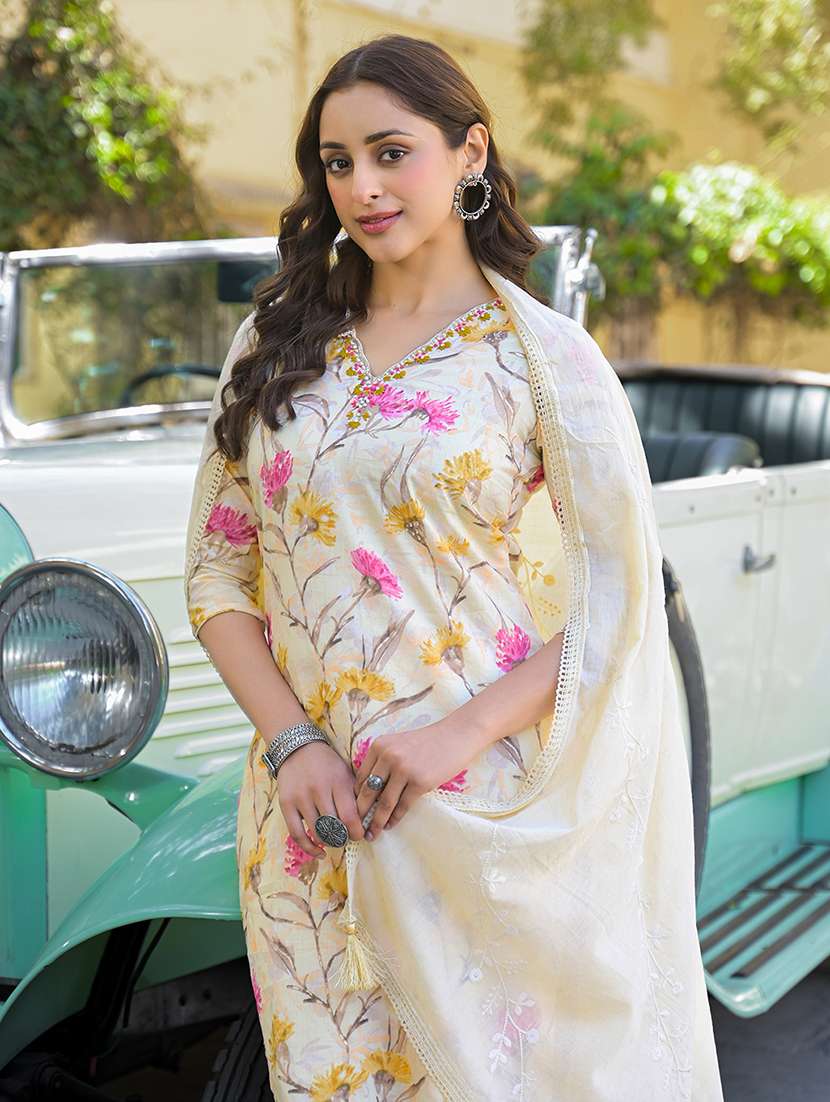 women three quarter sleeve kurta pant with dupatta set - 21785663 -  Standard Image - 3