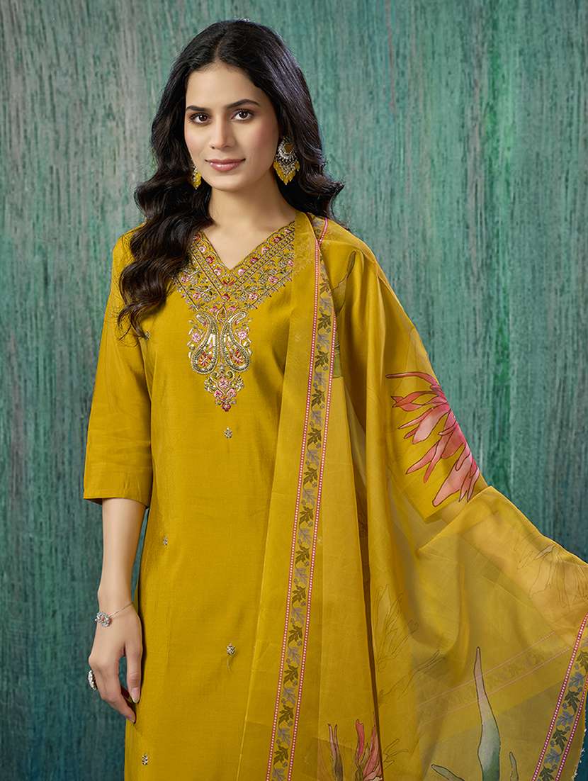 women three quarter sleeve kurta pant with dupatta set - 21785667 - Standard Image - 3