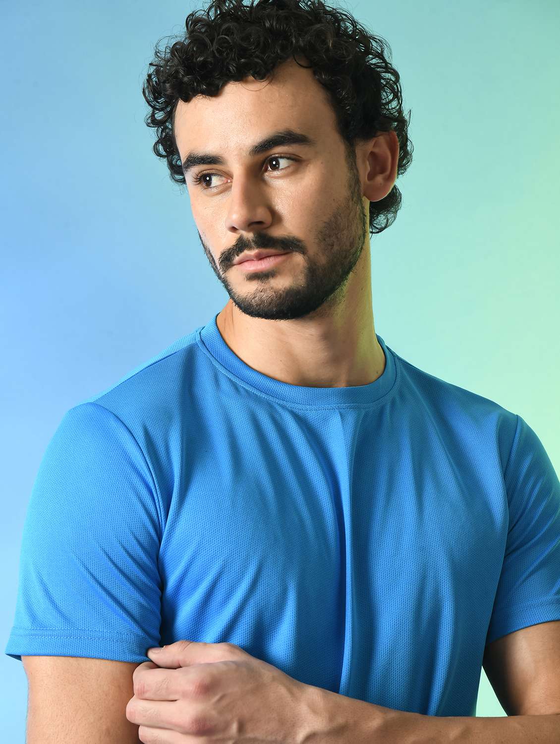 men short sleeves plain t-shirt - 21786381 -  Standard Image - 3