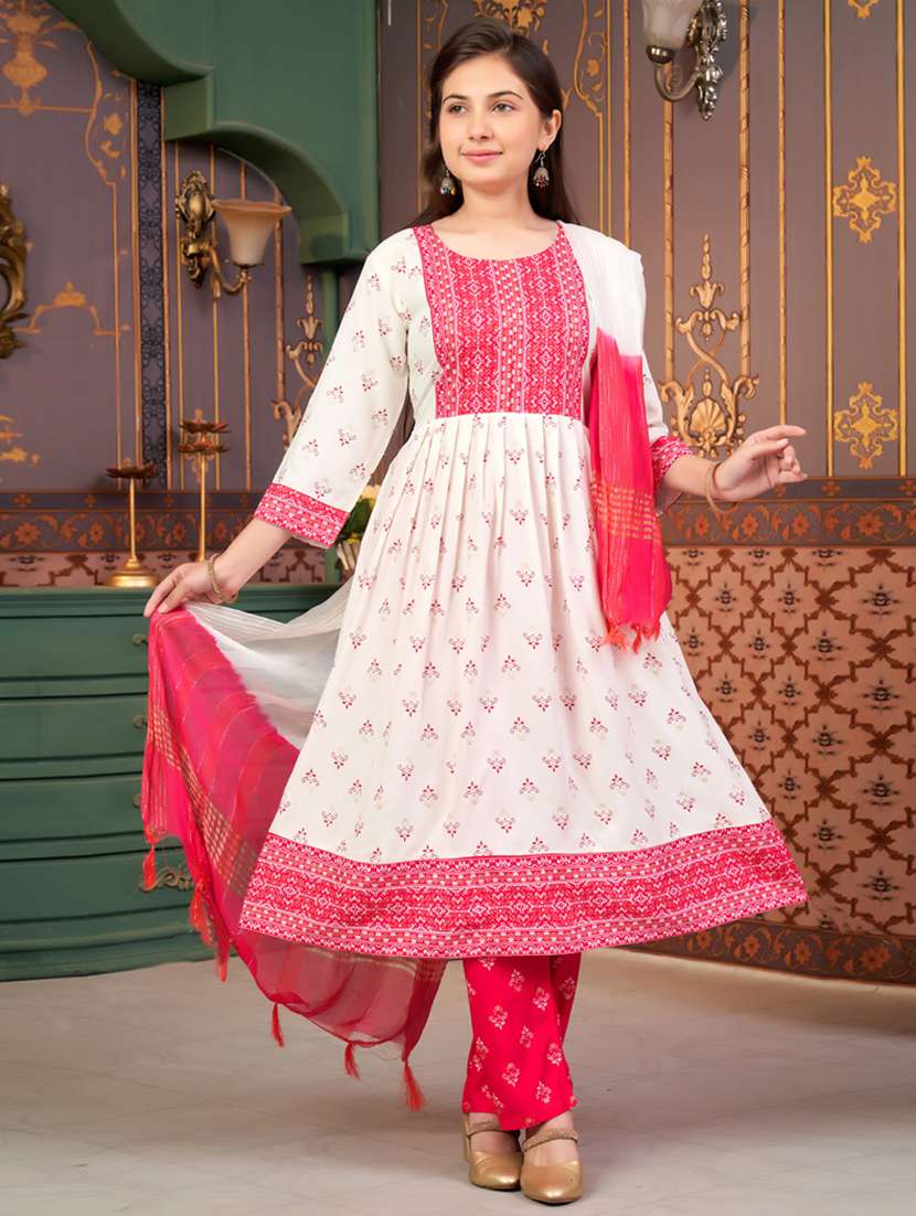 girls three quarter sleeve kurta pant with dupatta set