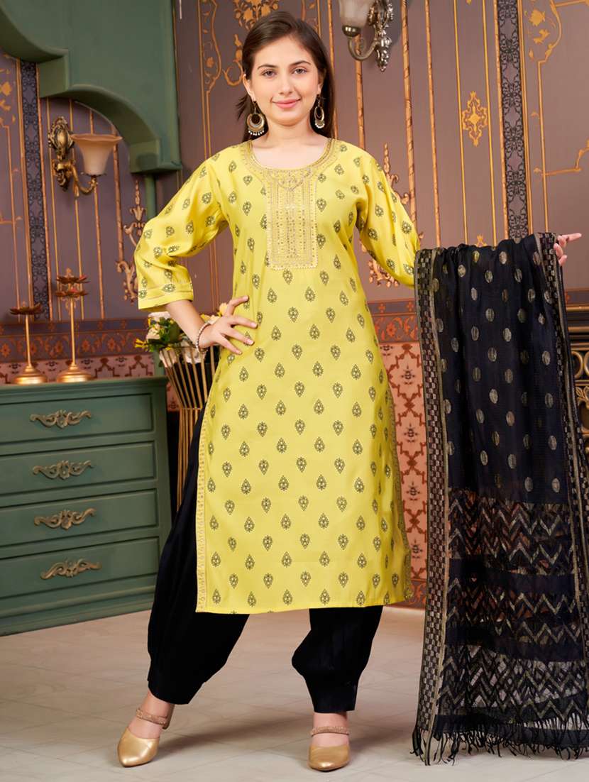 girls three quarter sleeve kurta salwar with dupatta set