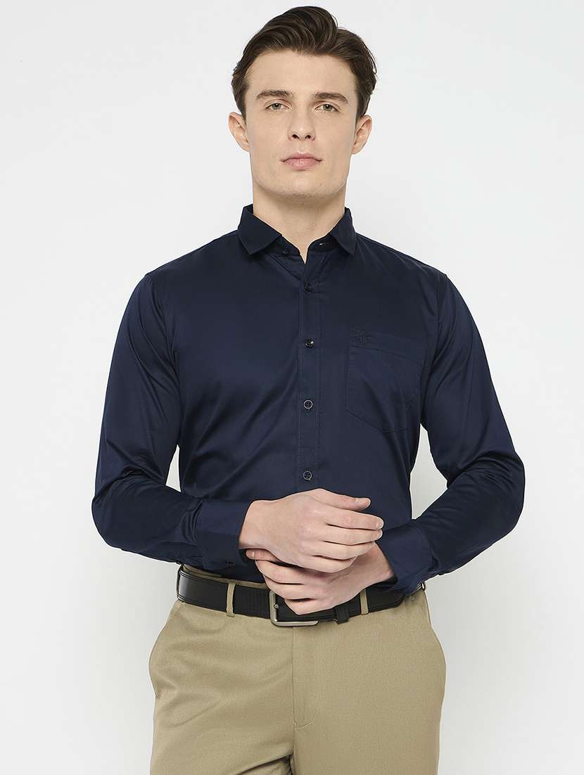 men solid collared long sleeeves formal shirt