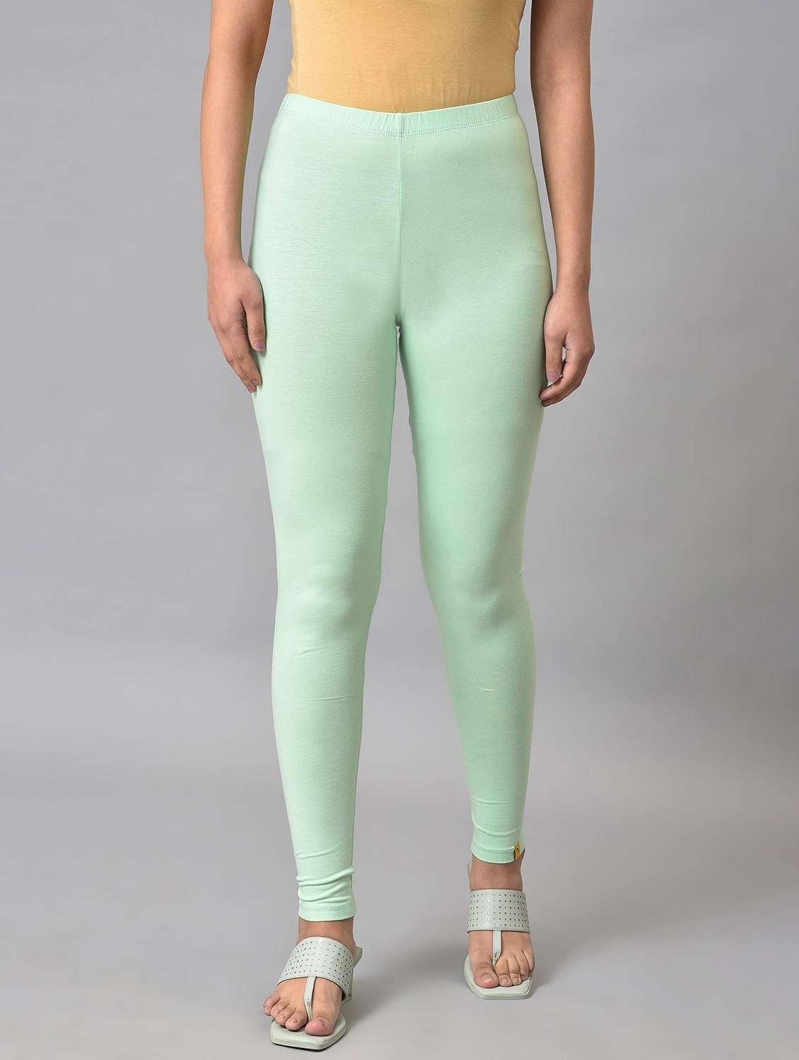 women solid mid rise legging