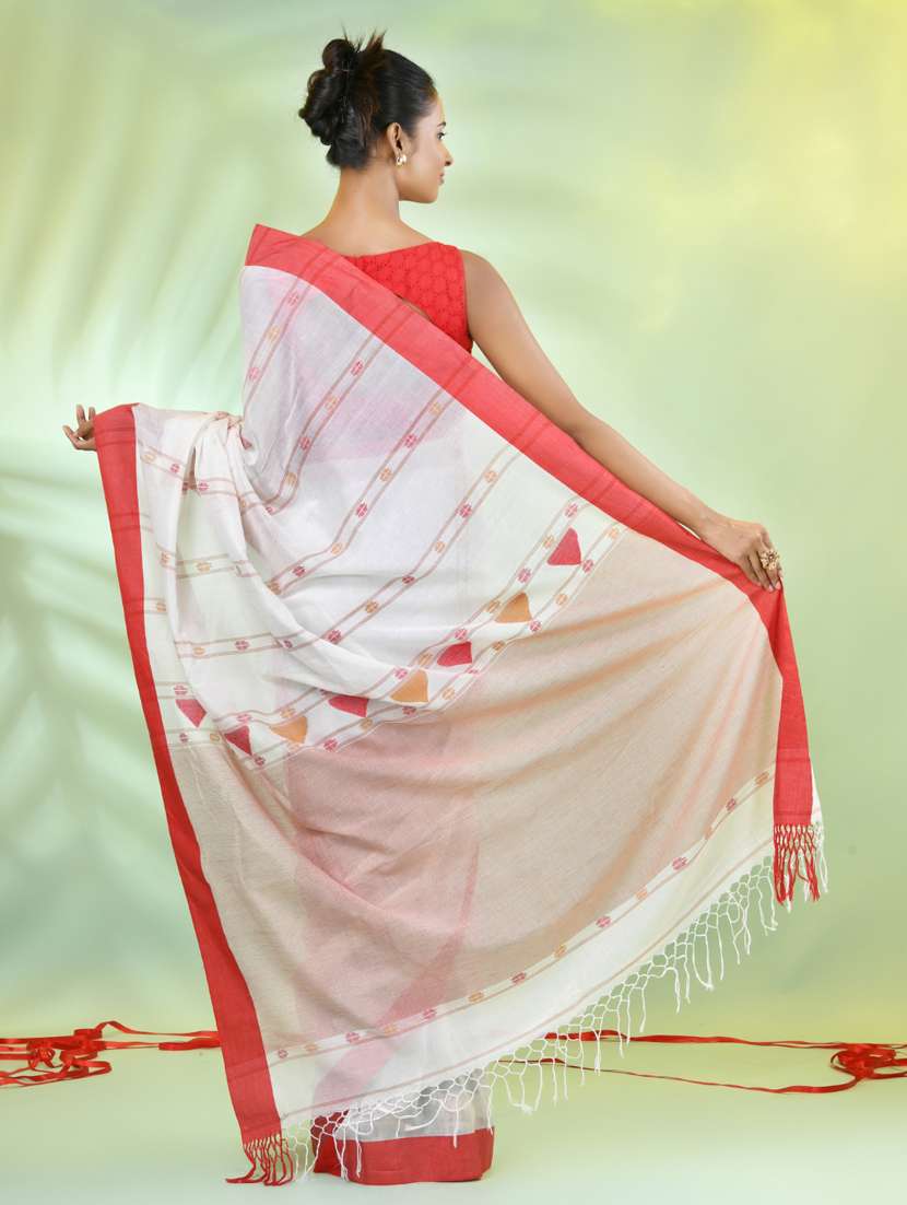 women off white handloom saree with blouse - 21839546 - Standard Image - 3