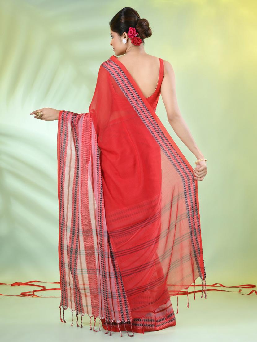 women red handloom saree with blouse - 21839579 - Standard Image - 3