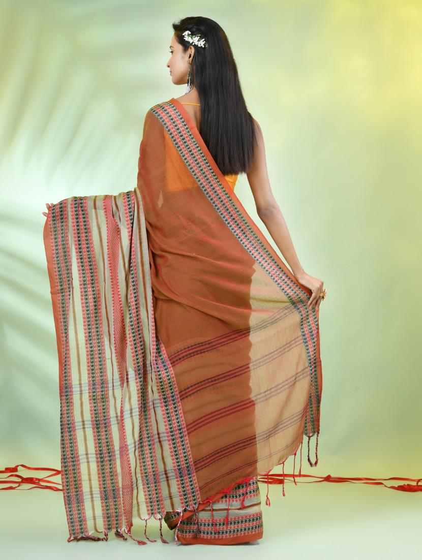 women brown handloom saree with blouse - 21839582 - Standard Image - 3