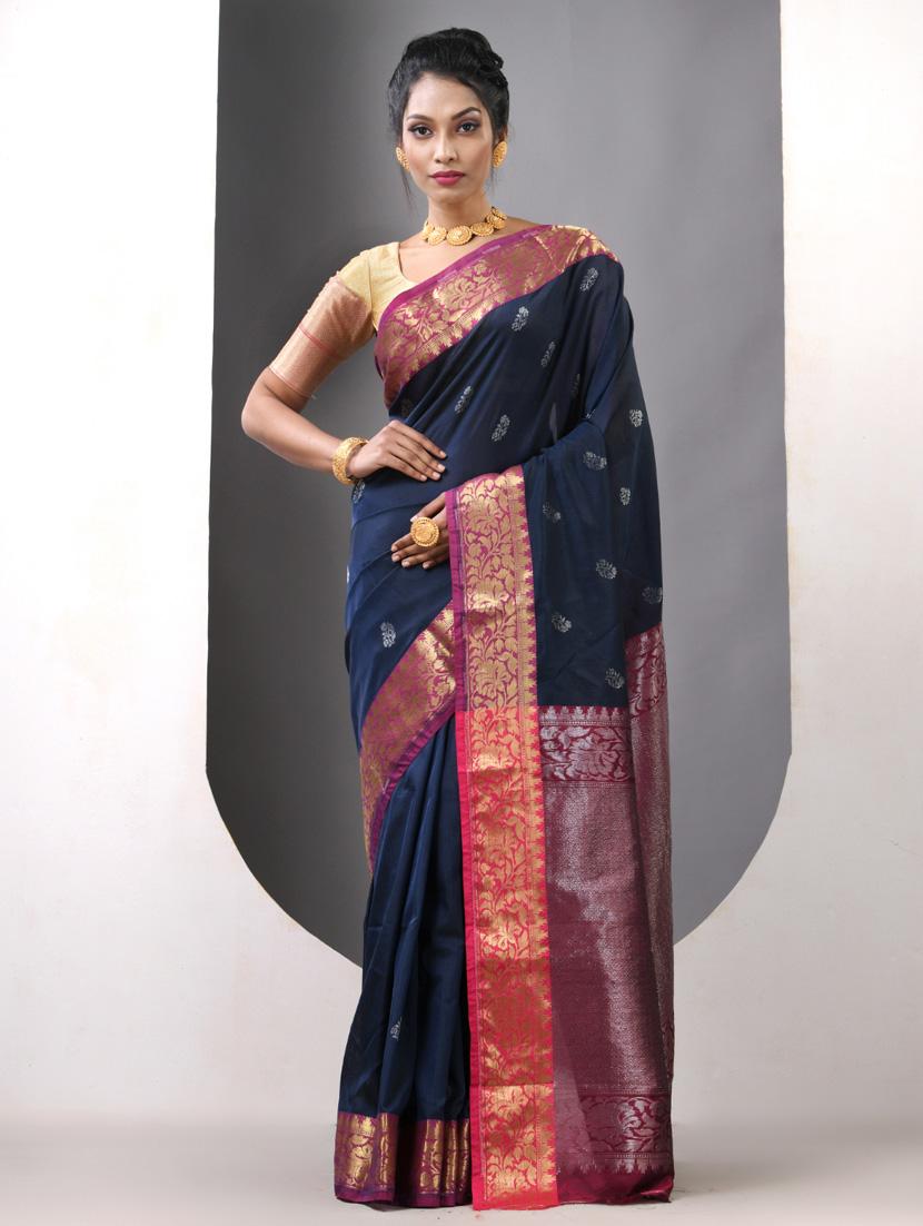 women self design bordered saree with blouse