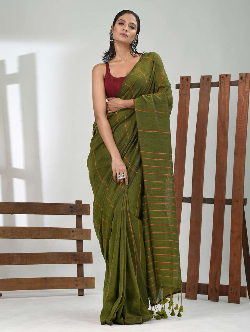 women striped handloom saree with blouse - 21839789 -  Zoom Image - 0