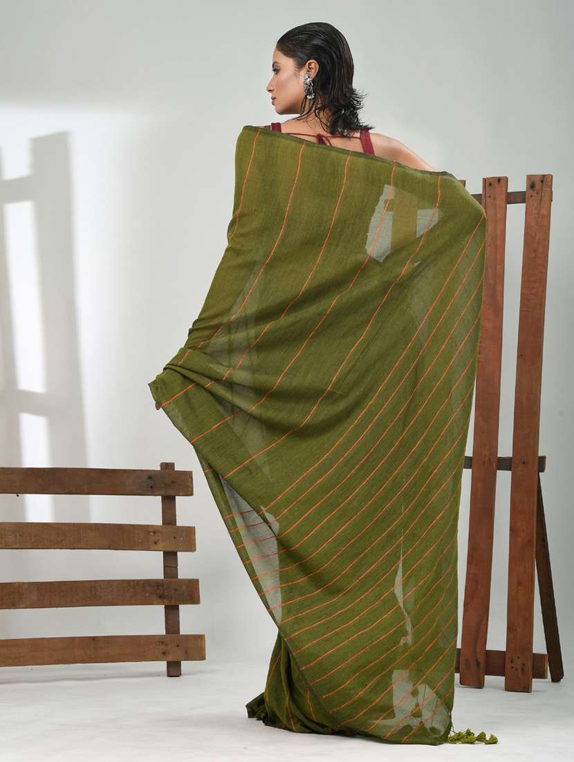 women striped handloom saree with blouse - 21839789 -  Standard Image - 3