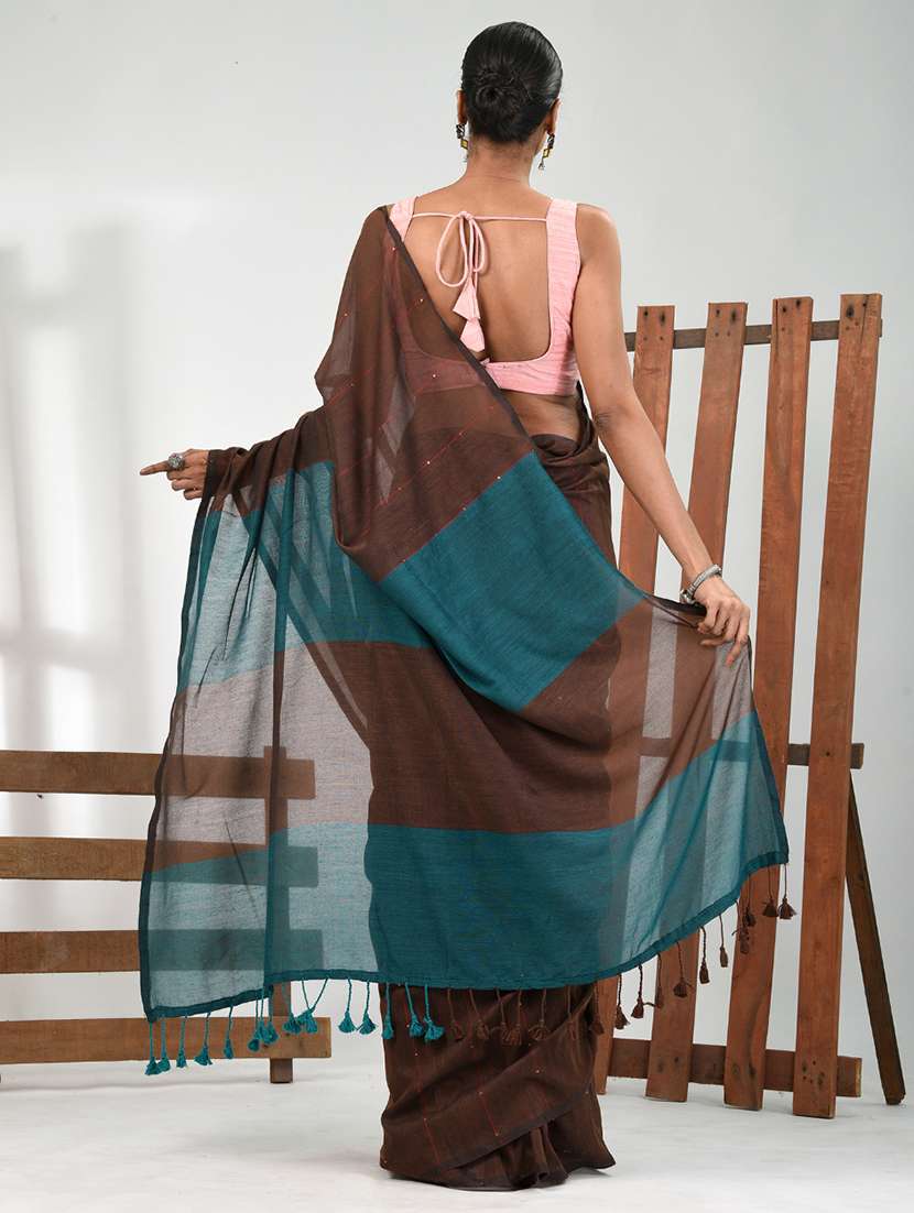 women striped handloom saree with blouse - 21839823 -  Standard Image - 3
