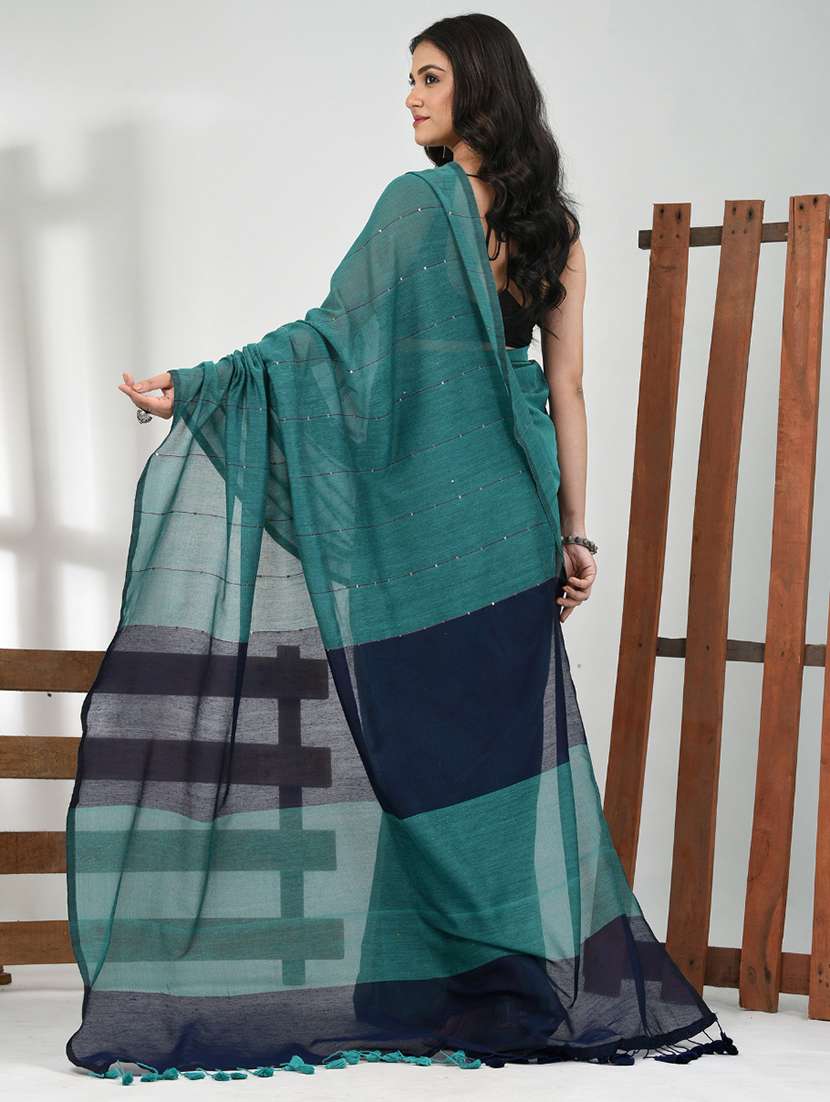 women striped handloom saree with blouse - 21839824 - Standard Image - 3