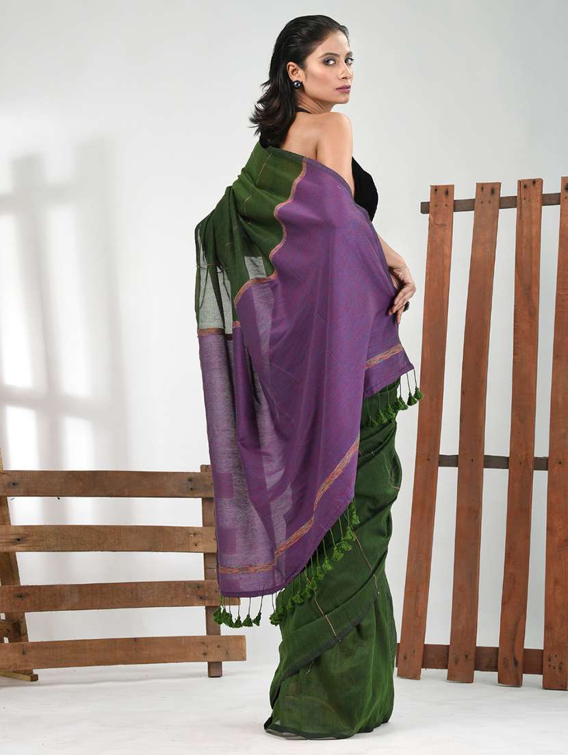 women striped handloom saree with blouse - 21839832 -  Standard Image - 3