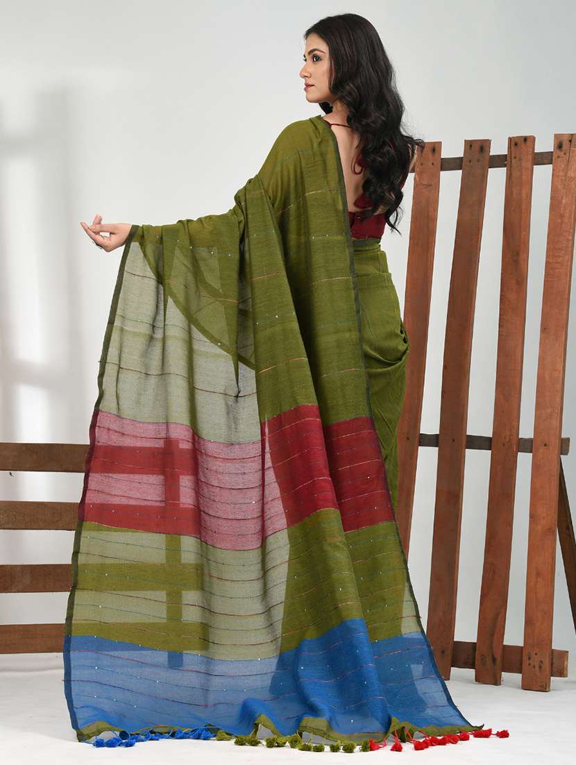 women striped handloom saree with blouse - 21839851 -  Standard Image - 3