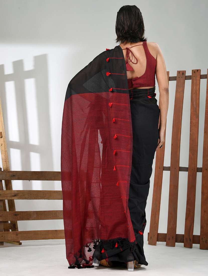 women black handloom saree with blouse - 21839877 - Standard Image - 3