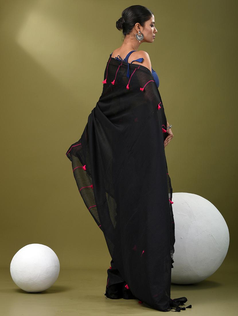 women black handloom saree with blouse - 21839878 - Standard Image - 3