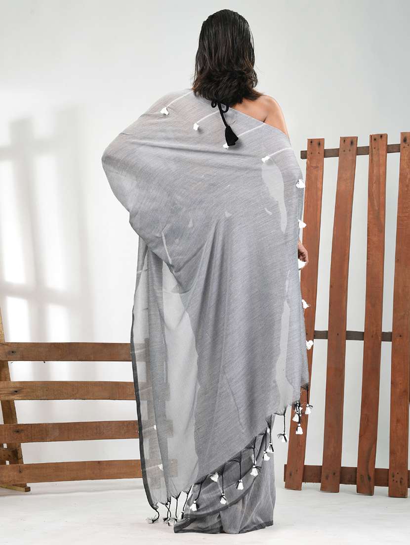 women grey handloom saree with blouse - 21839881 -  Standard Image - 3