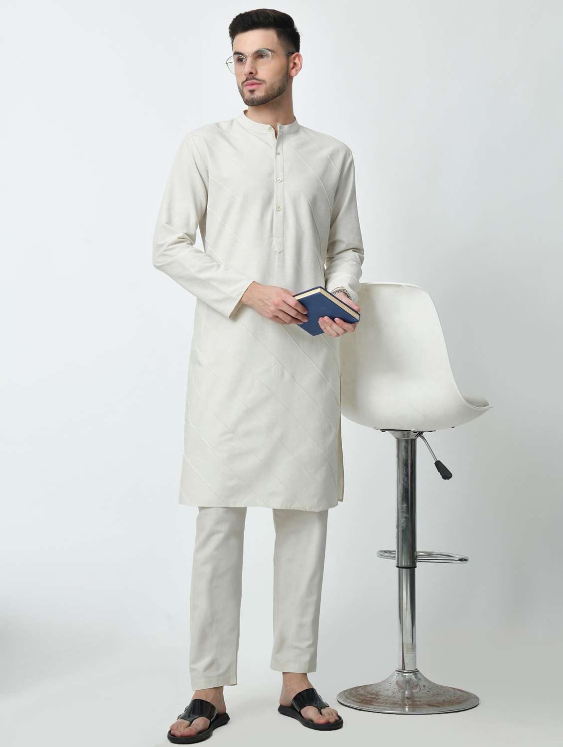 men solid mandarin neck long kurta - 21841530 - Zoom Image - 0