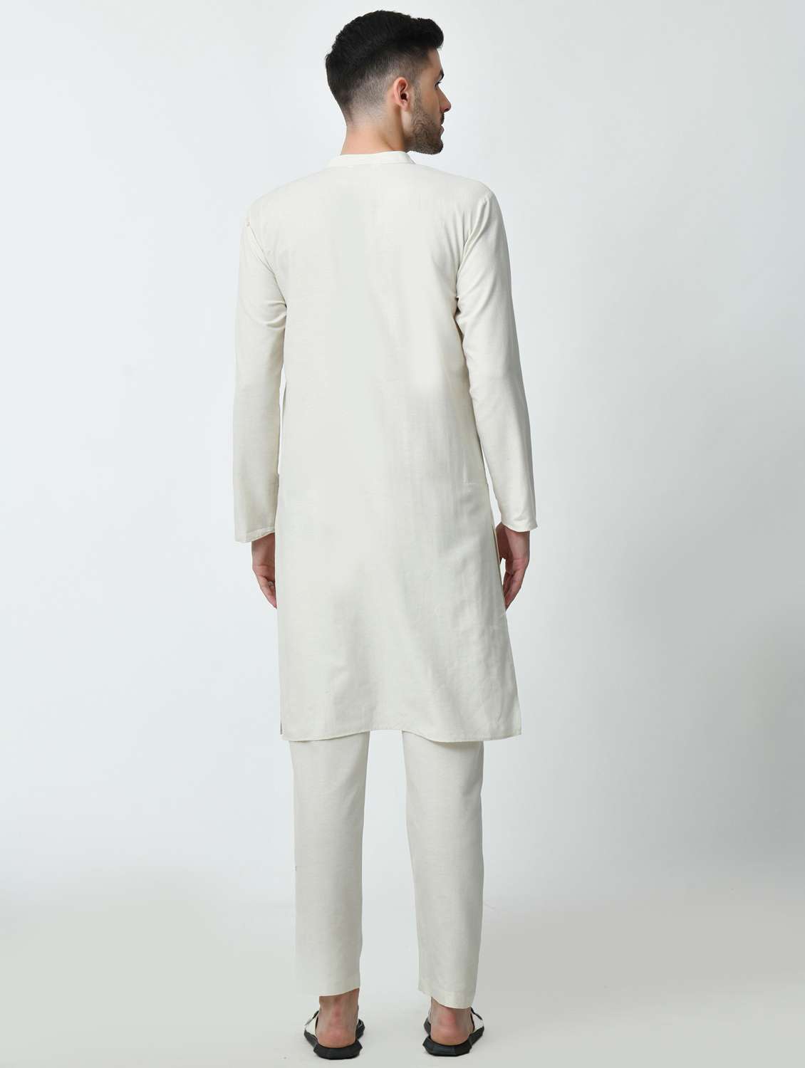 men solid mandarin neck long kurta - 21841530 - Standard Image - 3