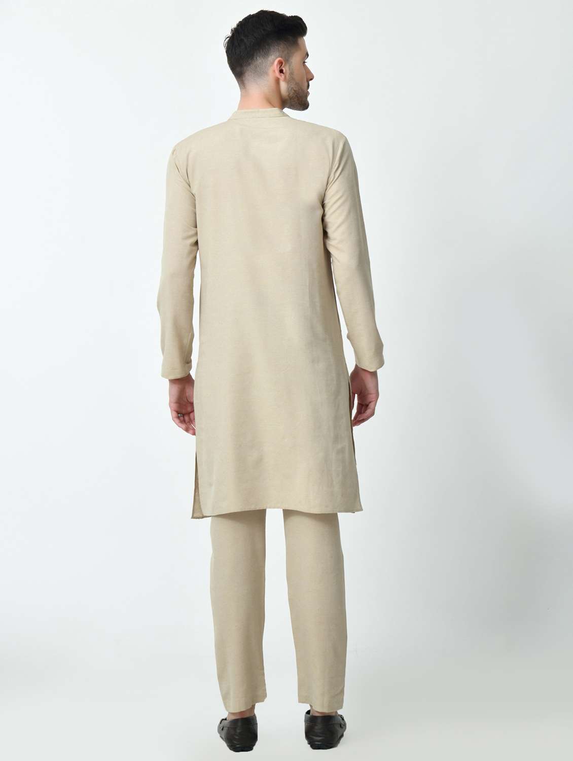 men solid mandarin neck long kurta - 21841531 -  Standard Image - 3