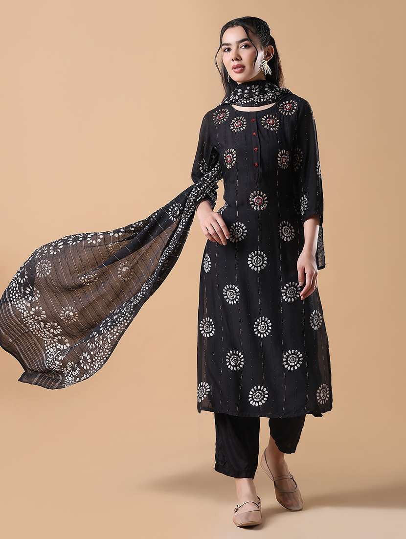 women three quarter sleeve kurta pant with dupatta set - 21842946 -  Standard Image - 3