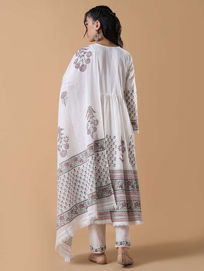 women three quarter sleeve kurta pant with dupatta set - 21842951 -  Standard Image - 3