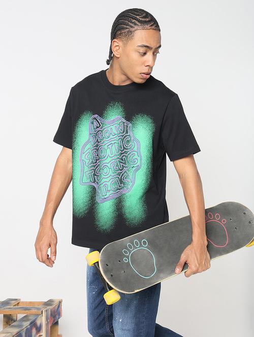 men front print round neck regular fit t-shirt - 21843285 - Standard Image - 0