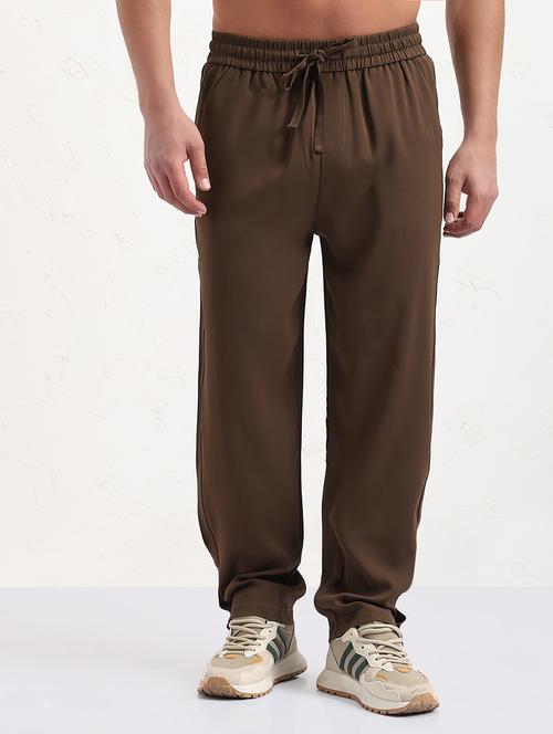 men brown solid ragular fit low rise casual trouser - 21843941 -  Standard Image - 0
