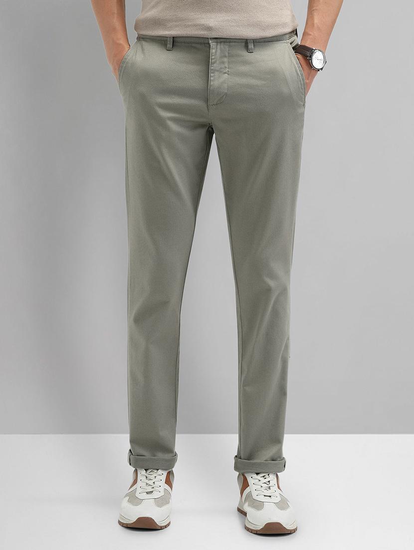 men solid mid rise chinos casual trouser