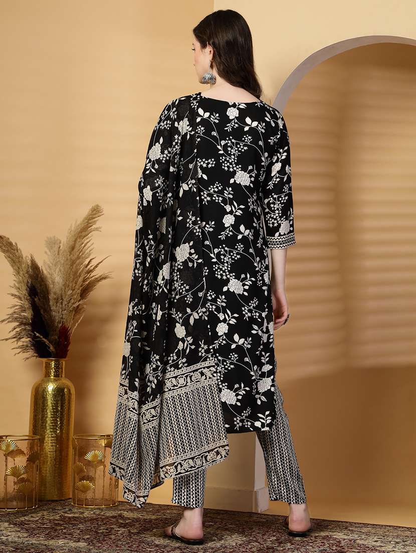 women three quarter sleeve kurta pant with dupatta set - 21844935 -  Standard Image - 3