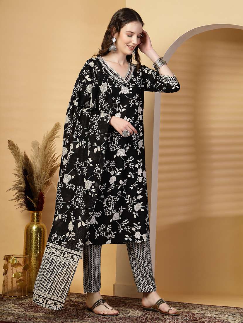 women three quarter sleeve kurta pant with dupatta set - 21844935 -  Standard Image - 5