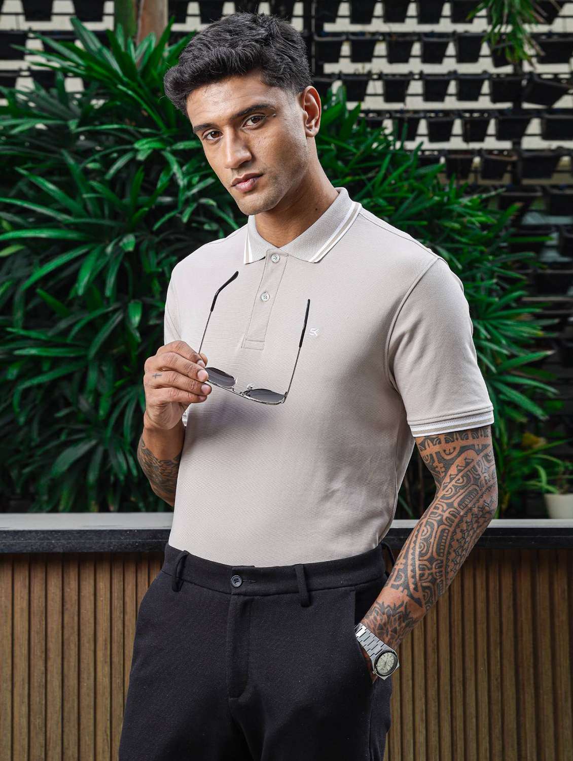 men grey solid short sleeve polo t-shirt