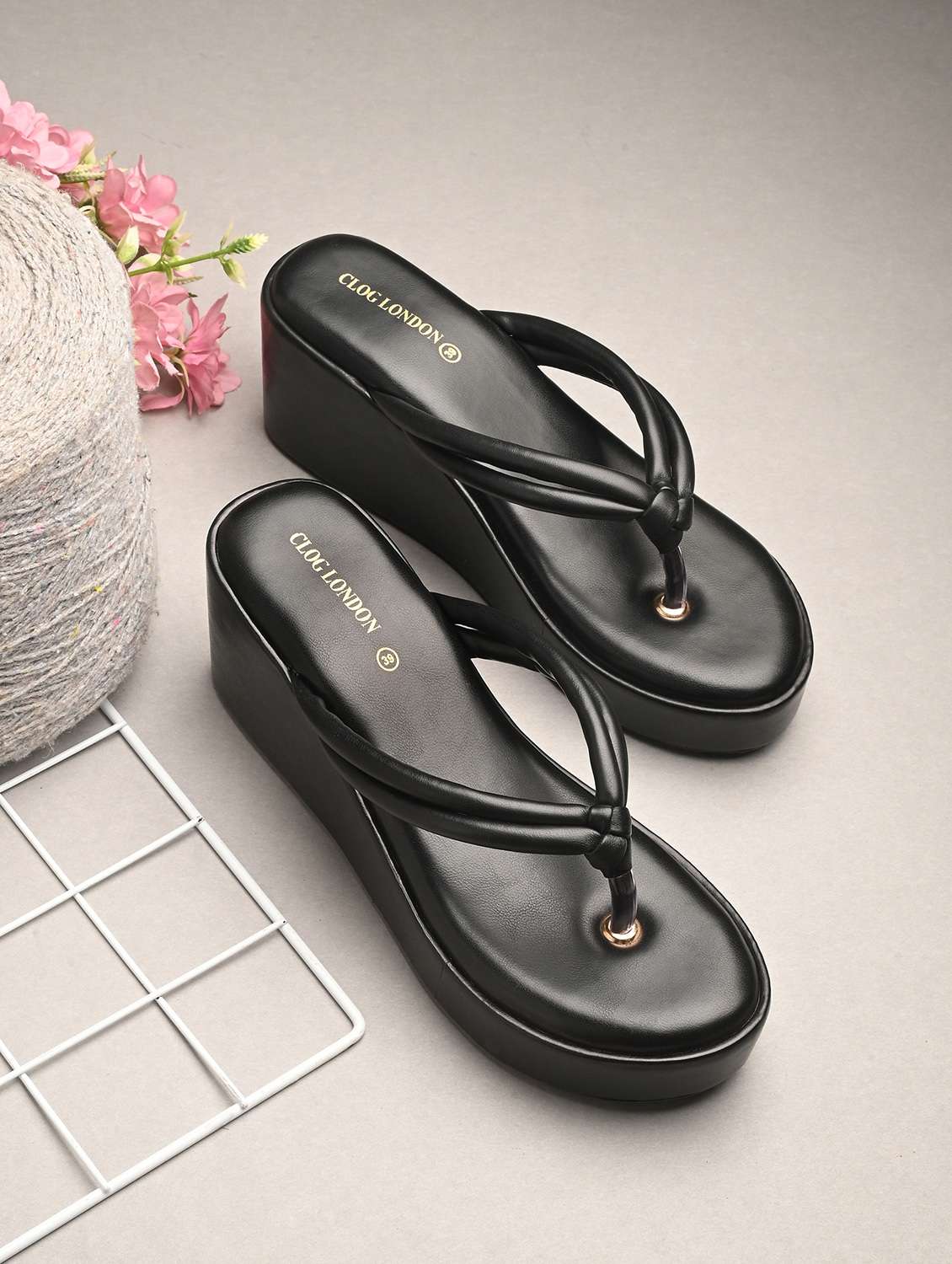 women black toe separator wedge - 21845498 - Zoom Image - 0