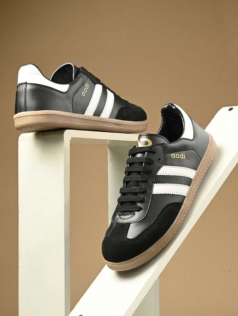 men black lace up sneaker