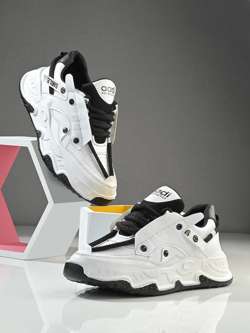 men white lace up sneaker