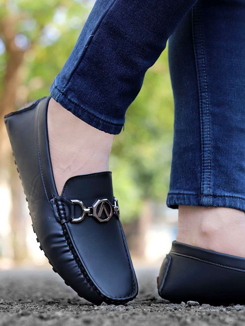 men slip on horsebit loafer - 21853558 -  Standard Image - 3