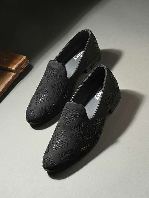 men black embellished mojari