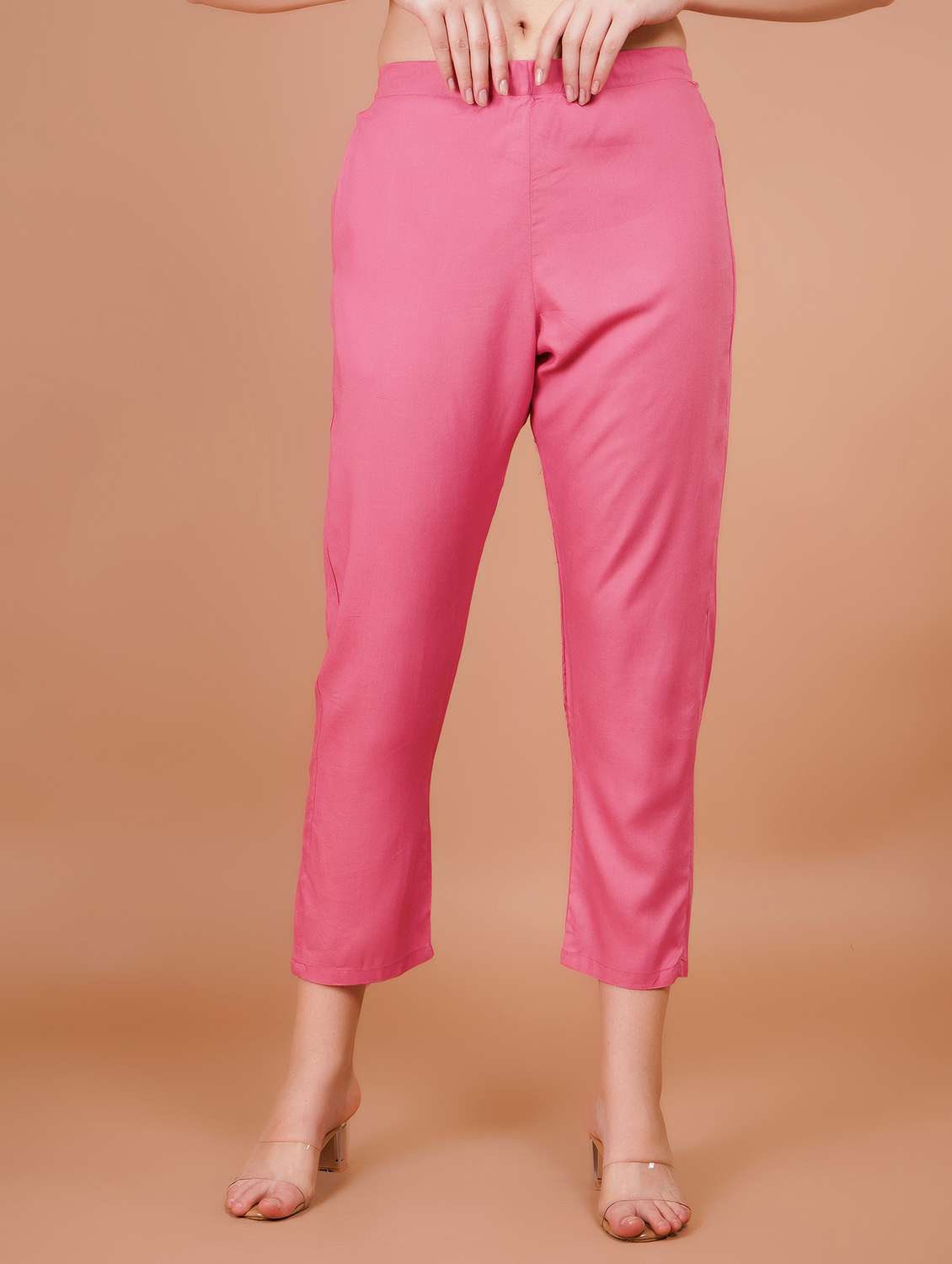 women solid mid rise cropped pant