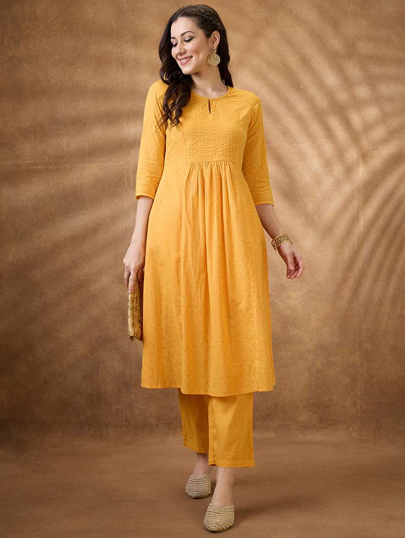 women three quarter sleeve kurta pant set