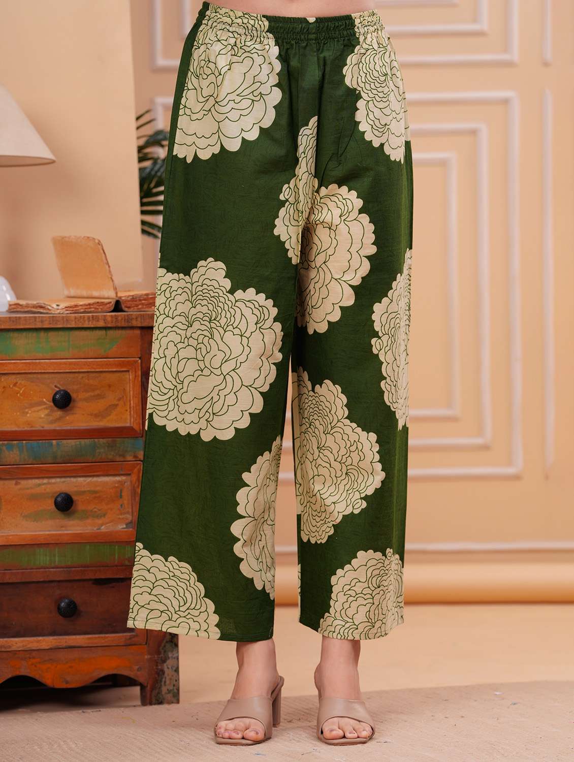 women printed sleeveless kurta palazzo set - 21854067 - Standard Image - 5