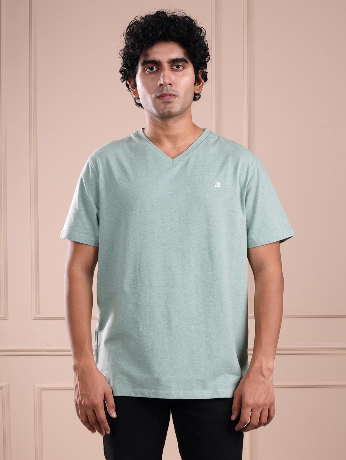 men green solid short sleeve regular fit t-shirt - 21854341 -  Zoom Image - 0