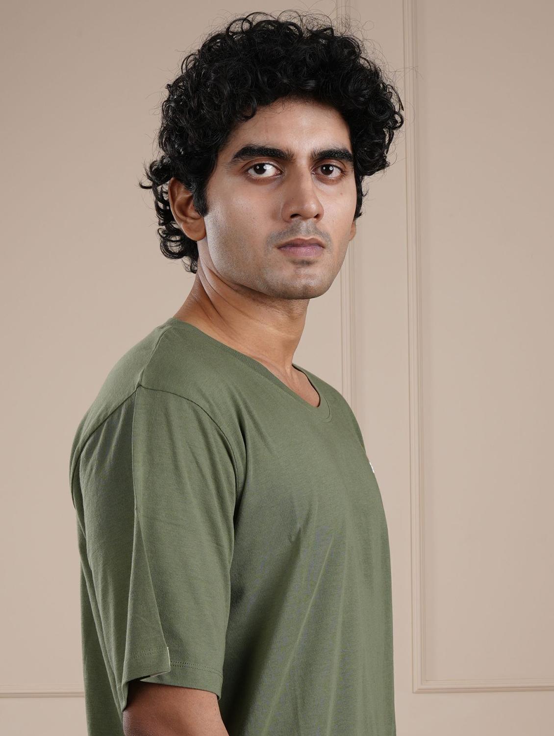 men green solid short sleeve regular fit t-shirt - 21854345 - Standard Image - 3