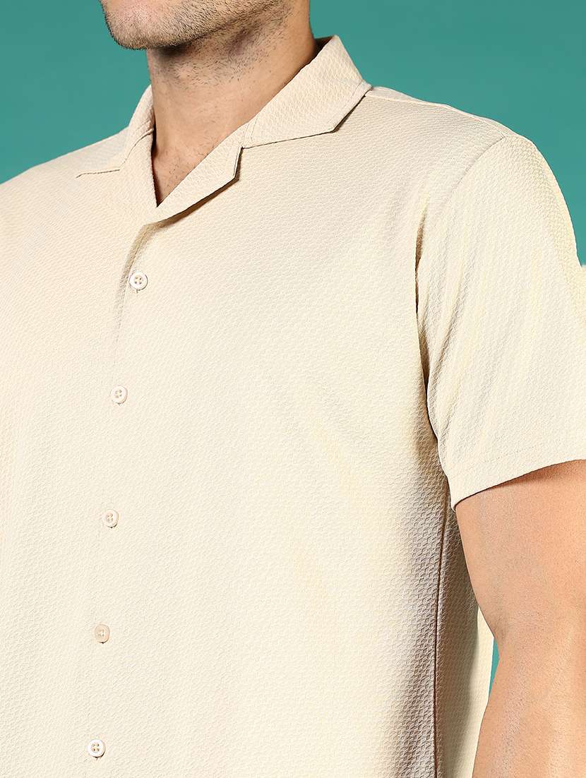 men textured cuban colared casual shirt - 21864297 -  Standard Image - 3