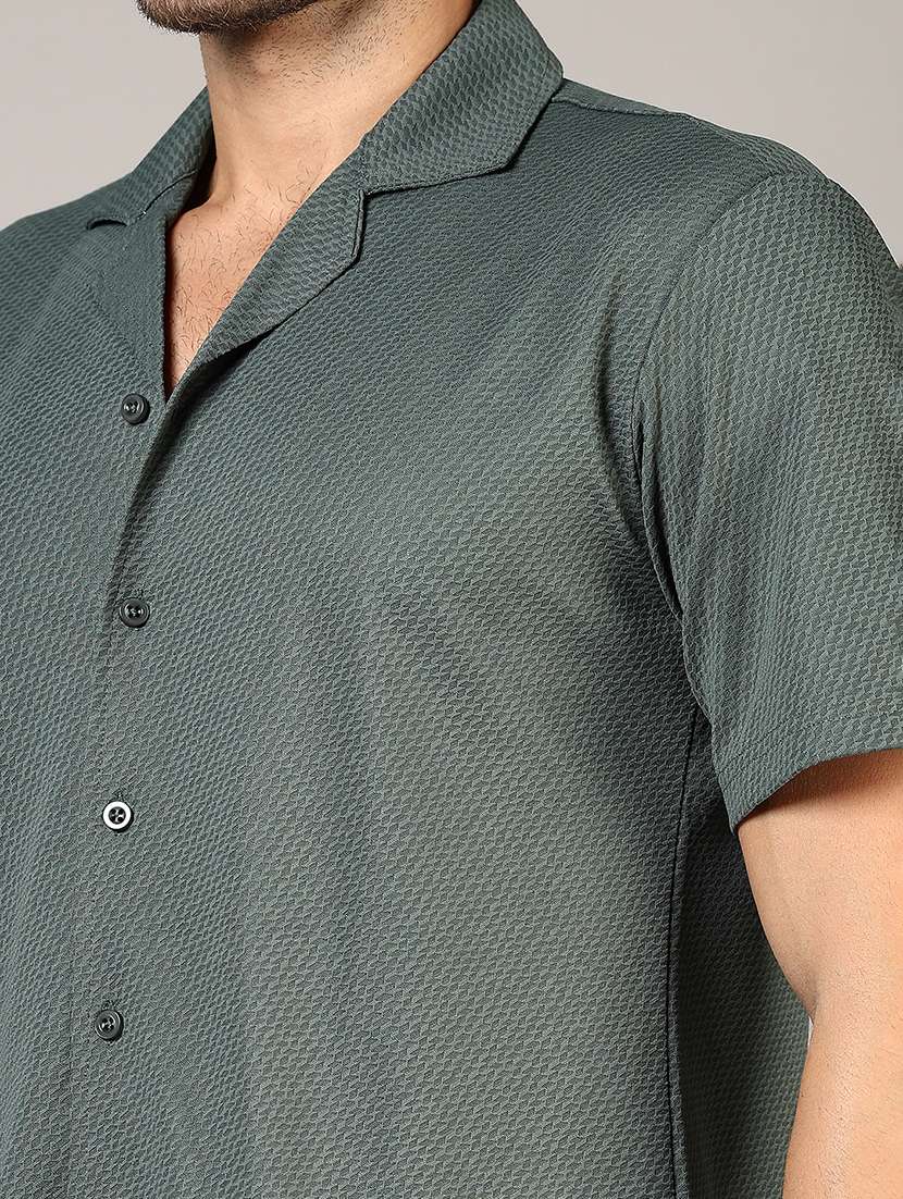 men textured cuban colared casual shirt - 21864298 -  Standard Image - 3