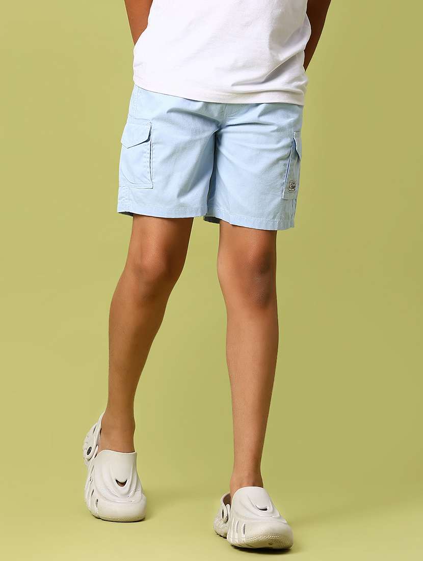boys solid mid rise regular fit cargo shorts 