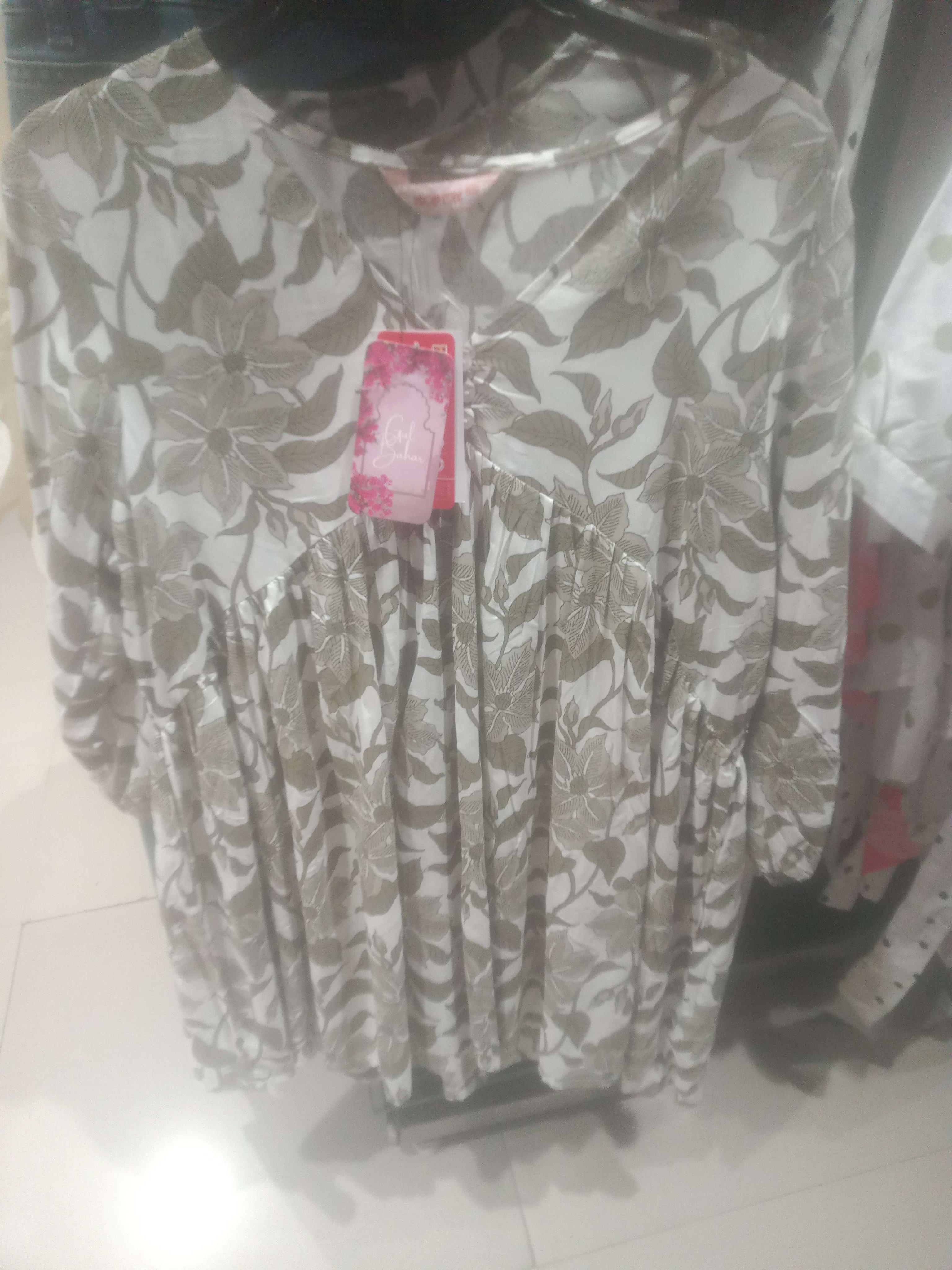 light green rayon top - 21874260 - Zoom Image - 0